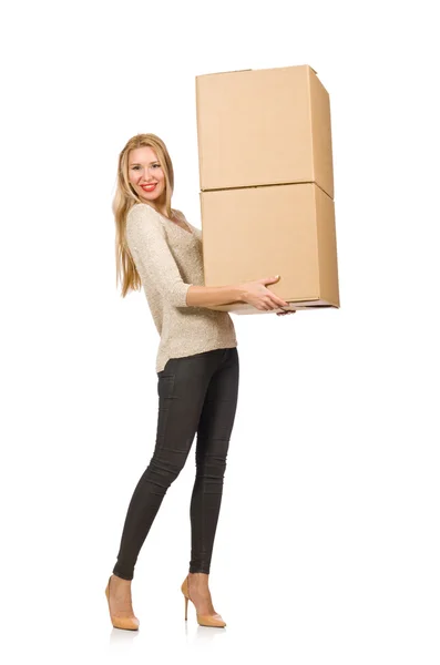 白い家に隔離された新しい家に移転ボックスを持つ女性 — ストック写真