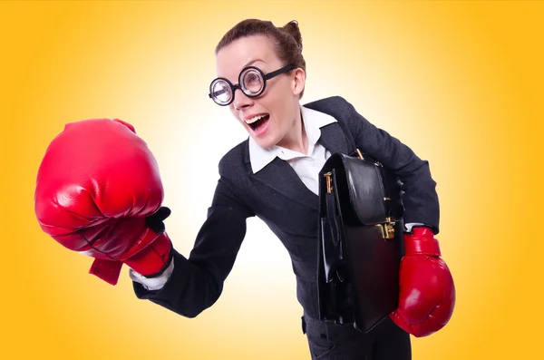 Mujer boxeadora divertida —  Fotos de Stock