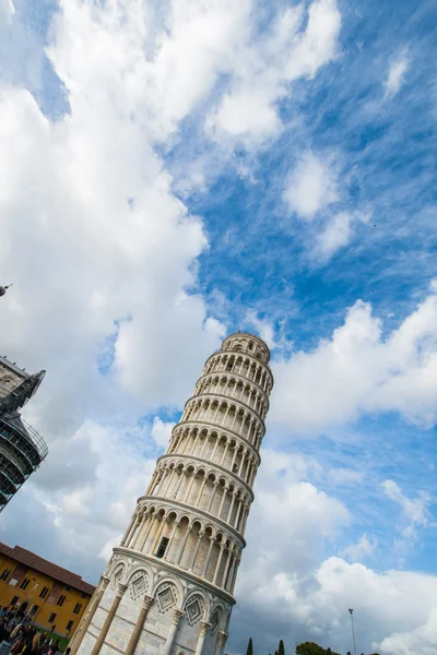 Famosa torre inclinada de Pisa —  Fotos de Stock