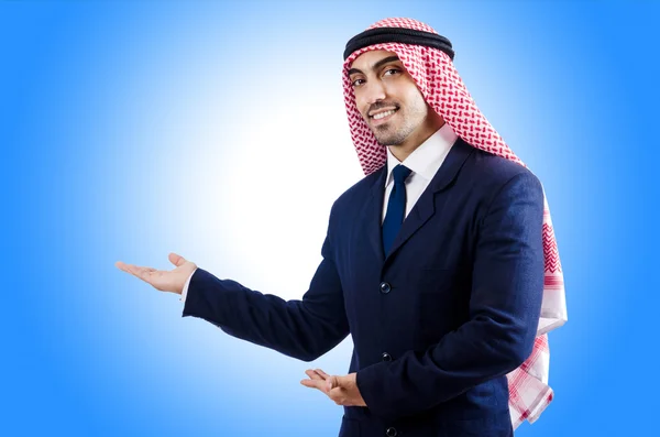 Arabo uomo d'affari su blu — Foto Stock