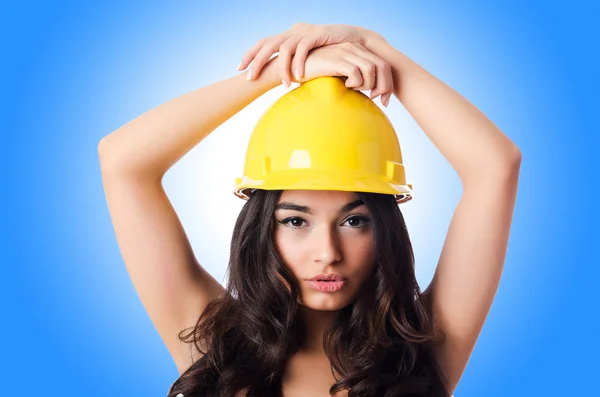 Young woman with hard hat — Stockfoto