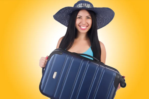 Frau bereitet sich auf Urlaub vor — Stockfoto