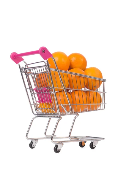 Supermarkt trolley koffer vol sinaasappelen — Stockfoto