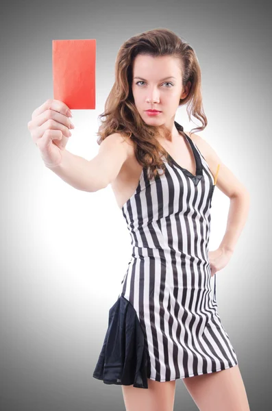 Жінка судить з червоною карткою — стокове фото