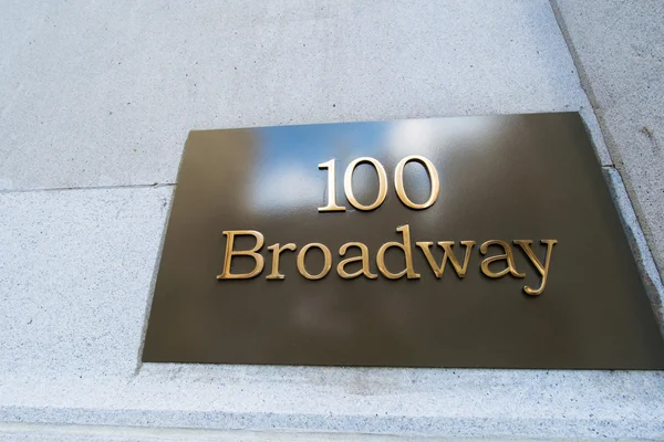 Straat teken op Broadway — Stockfoto