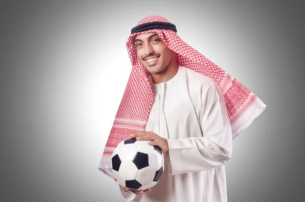 Arabische man met voetbal — Stockfoto