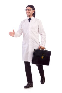 Genç erkek doktor beyazı izole etti.