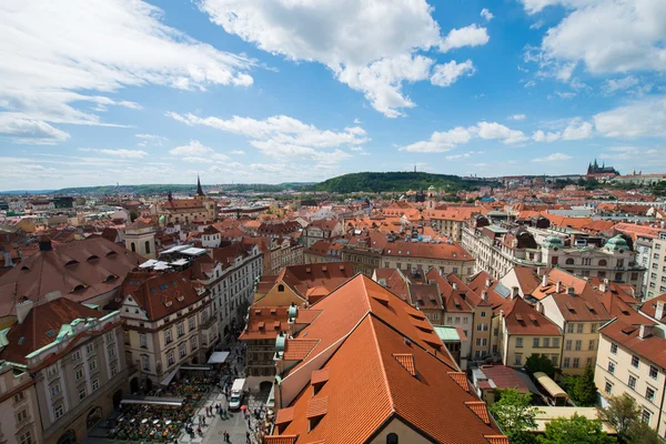Prag an einem strahlenden Sommertag — Stockfoto