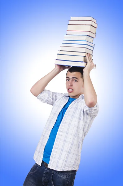 Student met een heleboel boeken tegen het verloop — Stockfoto