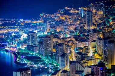 Monako 'nun dağdan gece görüşü