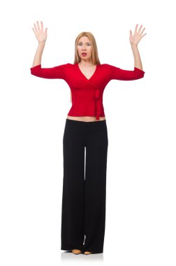 Alevlendi pantolonlu genç kadın