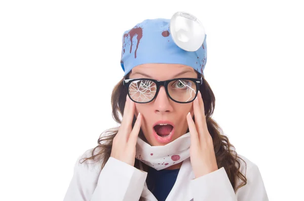 Weibliche junge Ärztin isoliert auf weiß — Stockfoto