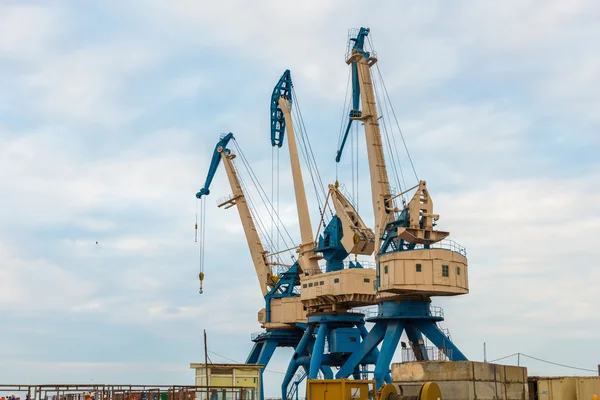 Port cranes on bright day — Stock Photo, Image