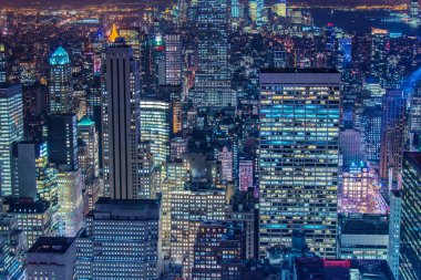 Geceleri New York 'un ünlü gökdelenleri