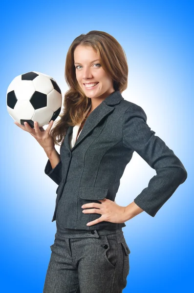 फुटबॉल के साथ व्यवसायी महिला — स्टॉक फ़ोटो, इमेज