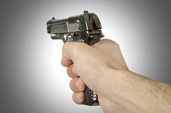 Серебряный гун в руке
