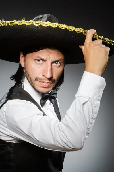 Mexická muž nosí sombrero izolovaných na bílém — Stock fotografie