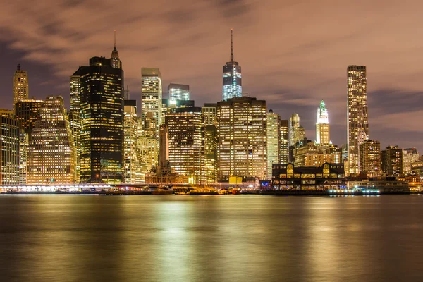 Panorama nocturno de Manhattan — Foto de Stock