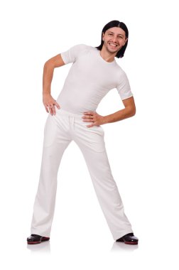 Beyaz takım elbiseli bir adam beyazlar içinde izole edilmiş.