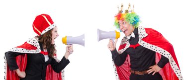 İşadamı ve taçlı beyaz izole işkadını