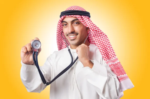 Medico arabo con stetoscopio — Foto Stock