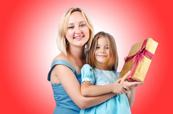 Happy mom and daughter — Stock Photo, Image