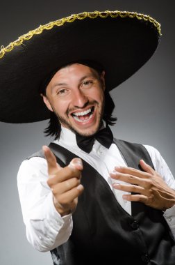 Meksika adam fötr şapka giyer