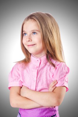 Gri izole sevimli küçük kız