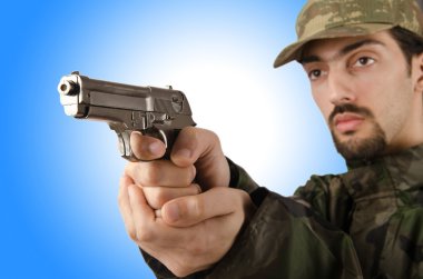 Degrade karşı silahlı asker