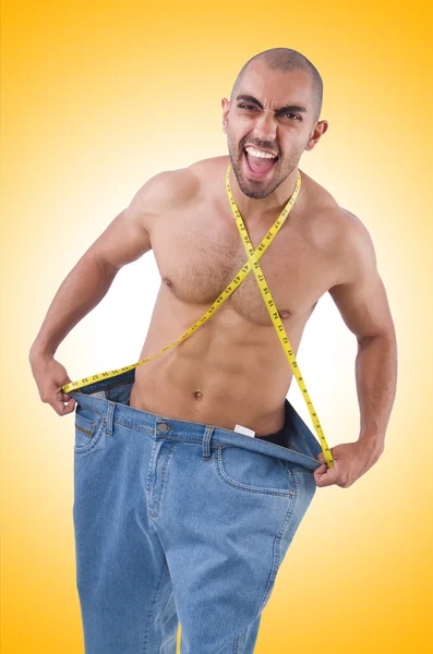 Man met oversized jeans — Stockfoto