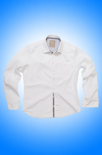 Camisa masculina agradável contra o gradiente — Fotografia de Stock