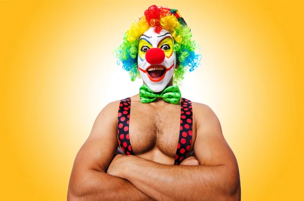 Rolig clown mot lutningen — Stockfoto