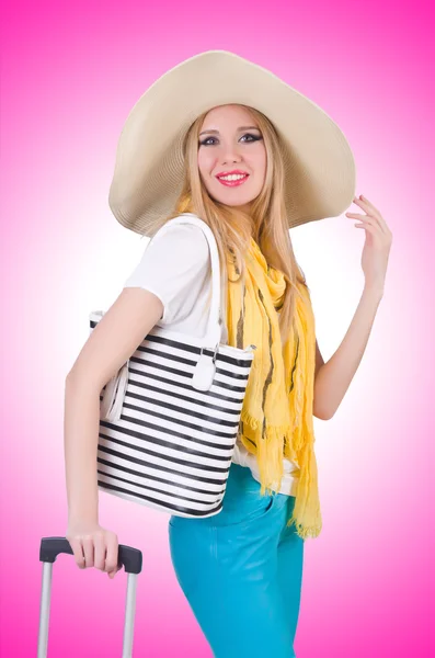 Young attractive woman ready for summer vacation — Stock Photo, Image