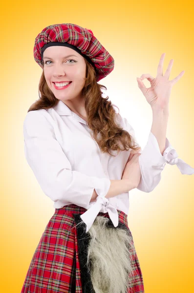 Mujer con ropa tradicional escocesa — Foto de Stock