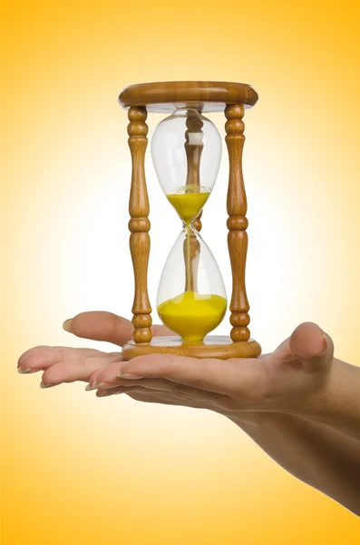 Hand holding hourglass — Stock Photo, Image