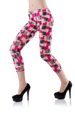 Beyaz arka planda izole kadın bacakları