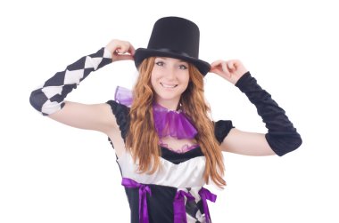 Beyaz soytarı kostümü giymiş bir kız.