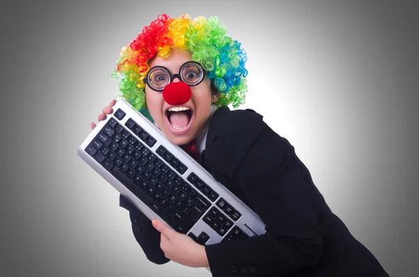 Grappige clown met toetsenbord — Stockfoto