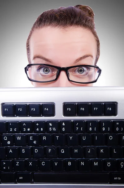 Empresario nerd con teclado de ordenador — Foto de Stock
