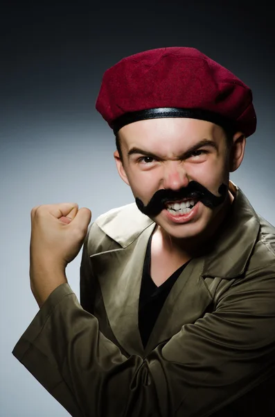 Soldado engraçado no conceito militar — Fotografia de Stock