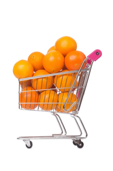 Supermarkecie wózek pełną pomarańczy — Zdjęcie stockowe