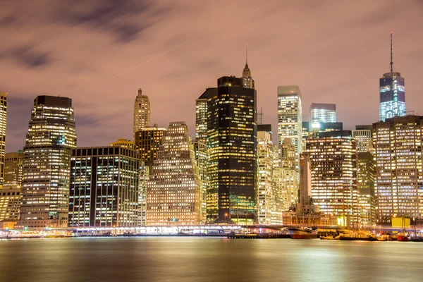 Nattpanorama över Manhattan i New York, USA — Stockfoto