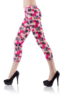 Beyaz arka planda izole kadın bacakları