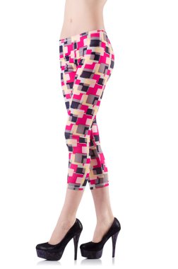 Beyaz arka planda izole kadın bacakları