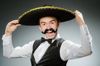 Gülümseyen Meksika adam