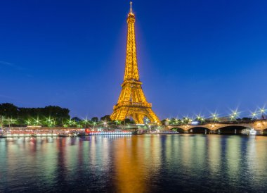 Paris 'teki Eyfel Kulesi