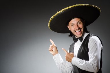 Meksika adam fötr şapka giyer