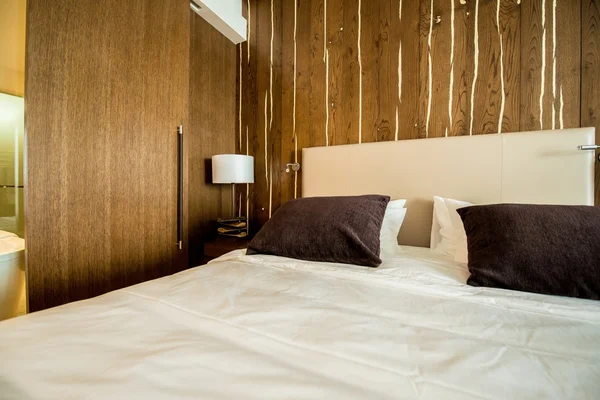 Zimmer im Park chalet hotel — Stockfoto