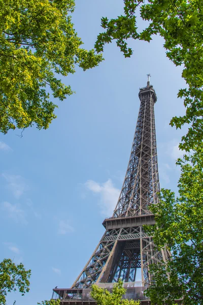 Tour Eiffel le jour de l'été — Photo