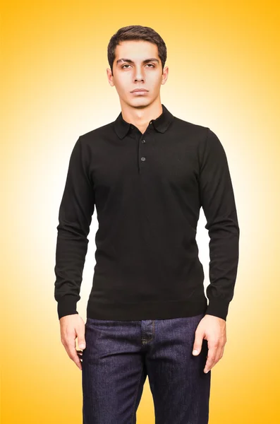 Manlig t-shirt isolerad på gul bakgrund — Stockfoto
